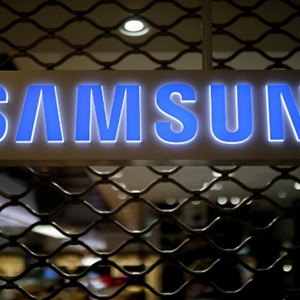 Lợi nhuận Samsung tăng chậm nhất hơn một năm