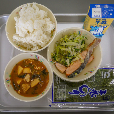 Năng lượng dồi dào cho trẻ từ bữa trưa ở trường học