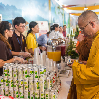 Nước trái cây tự nhiên We Love phục vụ Vesak 2019