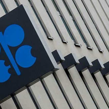 OPEC giảm sản xuất dầu mạnh nhất hơn 10 năm