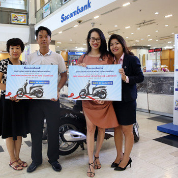 Sacombank trao tặng xe SH Mode cho 8 chủ thẻ tín dụng may mắn