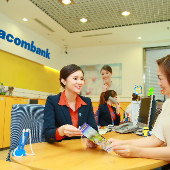 Sacombank ưu đãi chủ thẻ giới thiệu người mở mới thẻ tín dụng