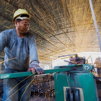 Sản xuất Trung Quốc tăng chậm nhất hơn 2 năm