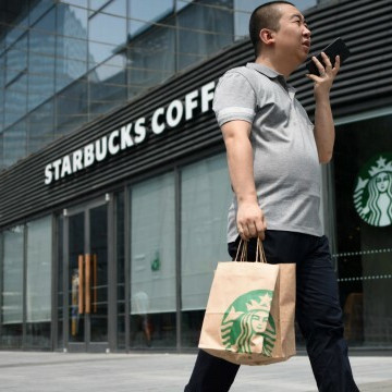 Starbucks cảnh báo hậu quả từ virus corona