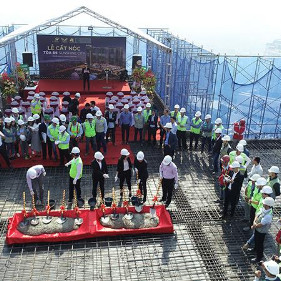 Sunshine City cất nóc tòa đầu tiên