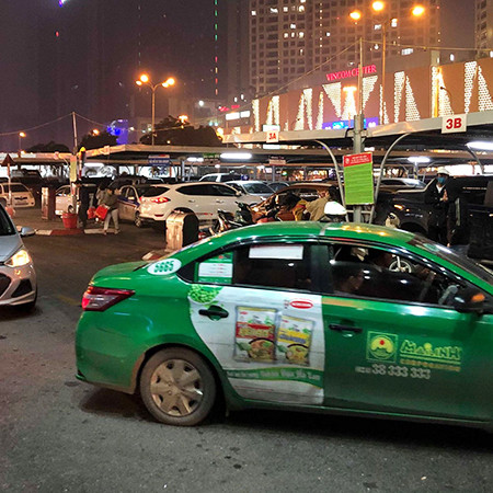 Taxi 'loạn' giá ngày sát Tết