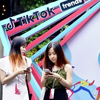 TikTok kiếm tiền khác Youtube ra sao?