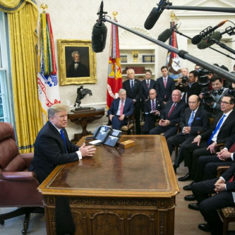 Trump tuyên bố lùi ngày nâng thuế với hàng Trung Quốc