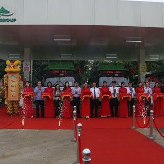 Xe buýt nhiên liệu sạch đầu tiên của Hà Nội đi vào hoạt động